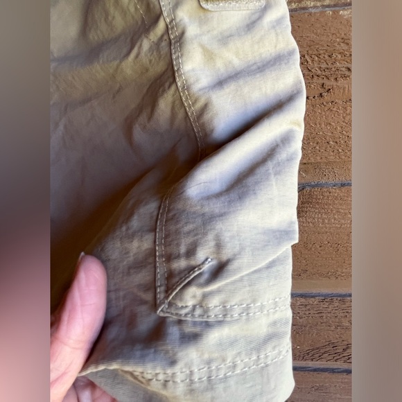 The North Face men’s 5 mesh lined pockets cargo shorts. Waist size 36. EUC - Picture 9 of 16